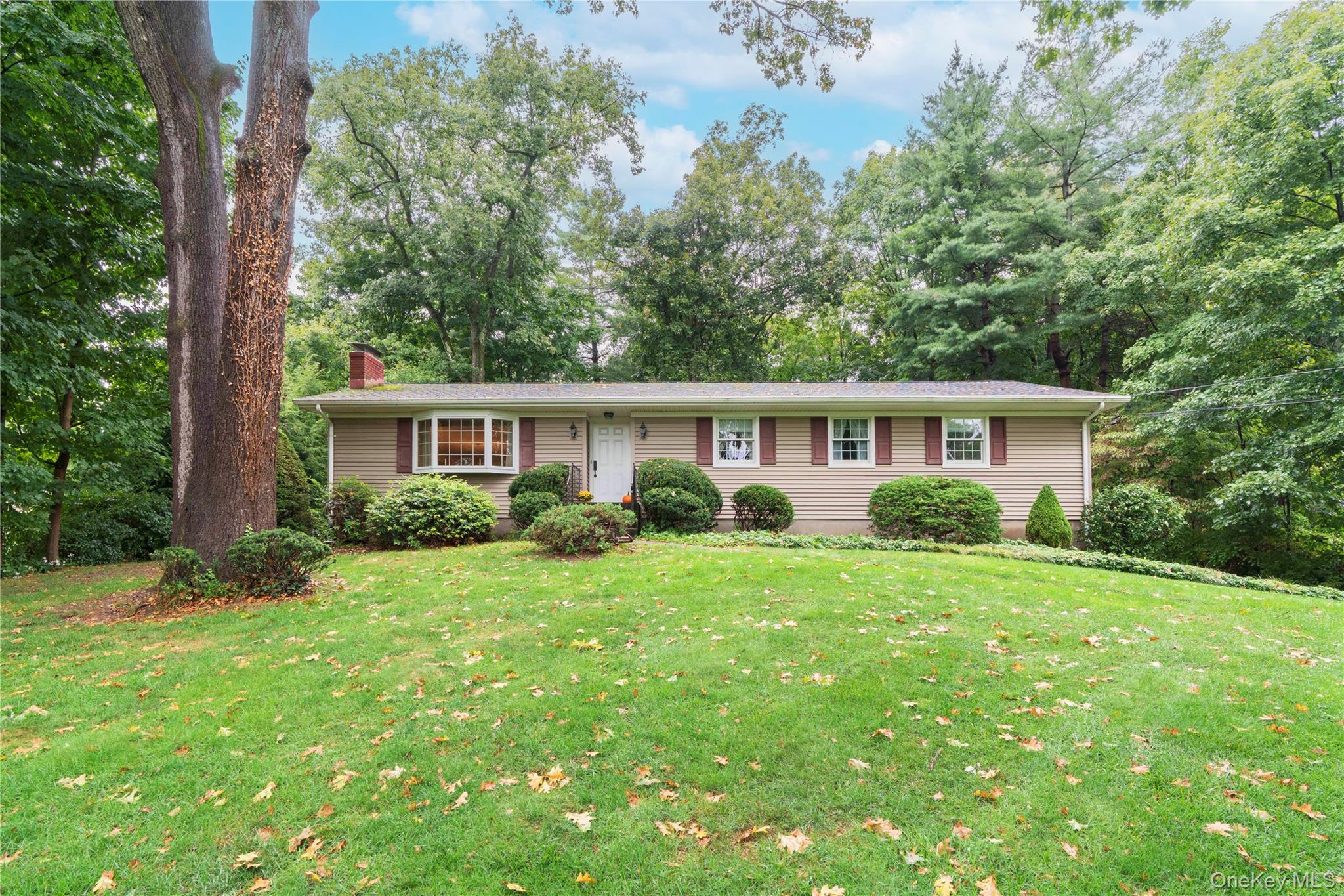Executive Ranch on a beautiful lot in sought-after Edgehill Manor. This home features all of the highly desirable conveniences of one-level living. Fabulous, remodeled Cherry Quaker Maid Kitchen, sumptuous Primary Suite, and a main floor Laundry Room. Brick Fireplace and Central Air conditioning, full Basement with a workbench and two car Garage. Replaced thermopane Anderson/Pella windows. Extensive hardwood (not in Primary Suite). Community water, 3 Zone Oil Heat. Original Owner. Quality throughout; must see to appreciate. One-Year American Homeshield Warranty. Minutes from all amenities, including major commuting routes, shopping, schools and medical facilities.