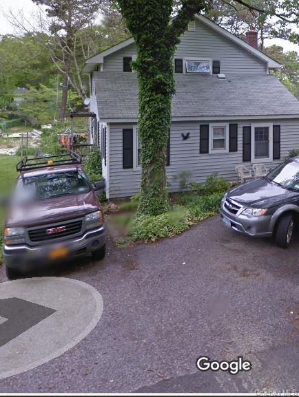 Studio Apartment - 1 person only. 700+ credit. Must show adequate means to pay the rent. No pets. No smoking,
