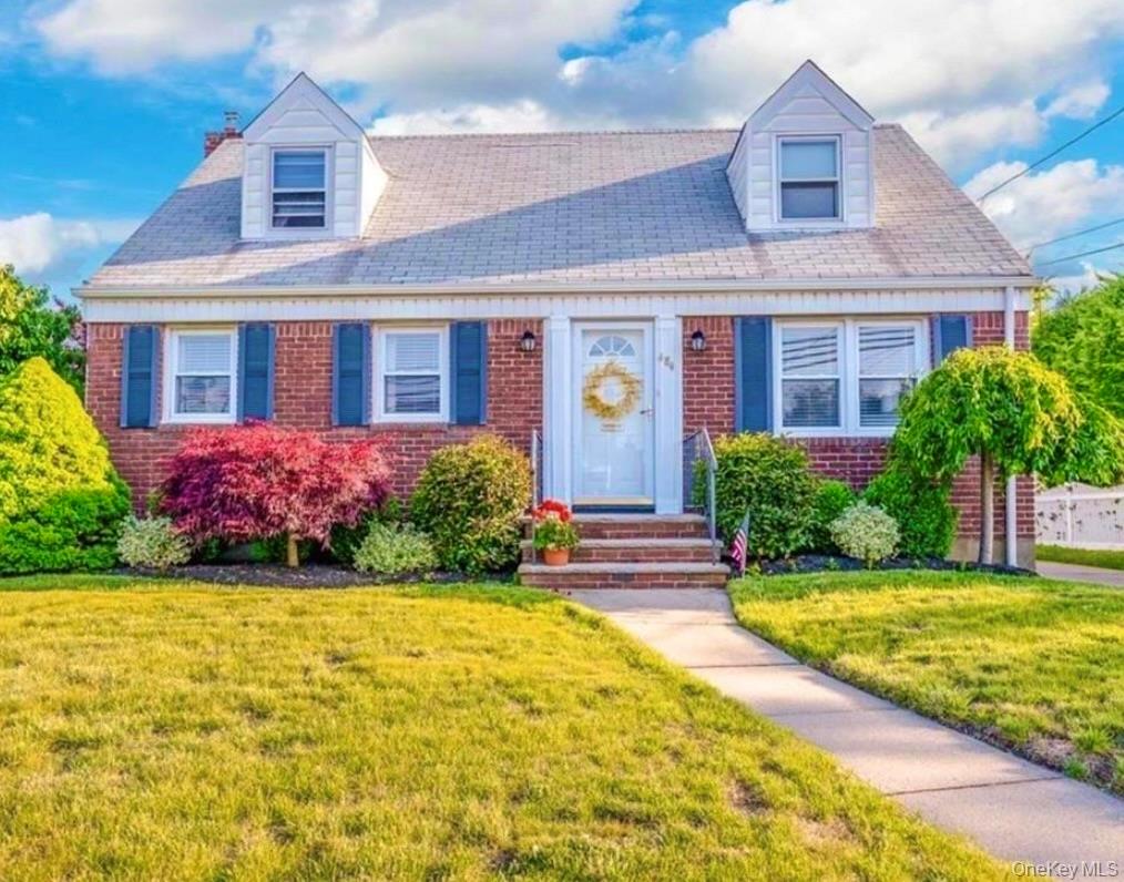6000 Sq. Ft. Charming Cape located in the Heart of Oceanside features, Living Room, Dining Room 4 bedrooms, 2 Bathrooms, Large Back Yard, Driveway, Back Yard, Private One Car Garage with Basement and Attic for Storage., Additional information: Appearance:Good, Interior Features:Combo Kitchen - Use the application link: https://apply.link/464lMJA