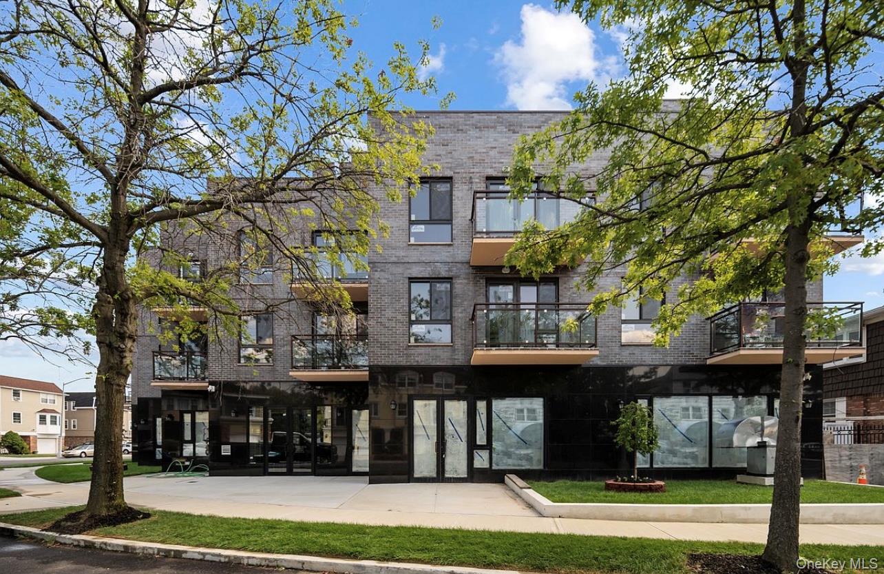 Bright and cozy 1-bedroom, 1-bath condo in the heart of Bayside! This 598 sq. ft. unit offers a functional layout, modern finishes, and great natural light. Conveniently located near shops, restaurants, and transportation. Asking $2, 300/month. NO PETS!