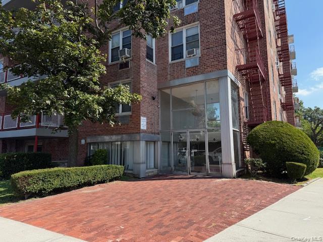 This large and bright 2-bedroom, 2-full-bathroom apartment features a spacious living and dining area with hardwood floors throughout. Enjoy a large private balcony with a beautiful view, perfect for relaxing.Conveniently located just one block from Northern Blvd and only a few minutes to the LIRR, making commuting a breeze. Subleasing allowed after 2 years. A must see!
