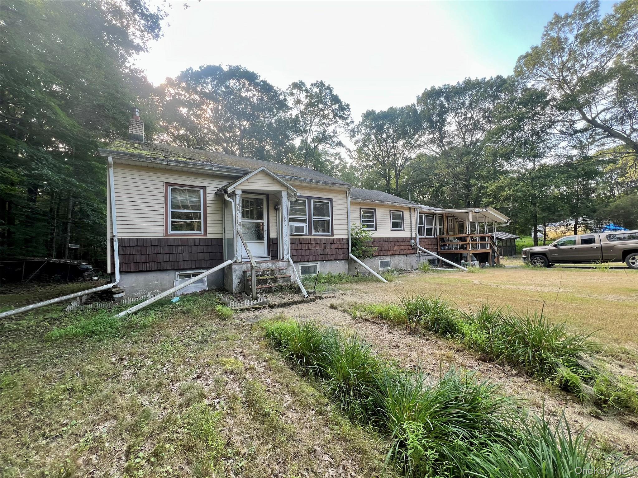Single faming home in the wonderful Middletown, NY up for grabs. Needs renovation. This is a fixer-upper on a large .34 acre lot. Don&rsquo;t miss out.