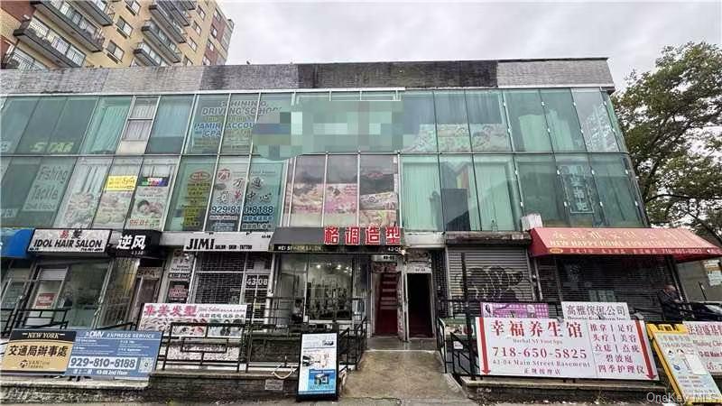 Prime Flushing location on Main Street! 3rd floor commercial space available for retail or office use. Excellent visibility with heavy foot traffic and convenient access to public transportation. Open layout suitable for a variety of business types. Located in the heart of Flushingâ€™s bustling commercial district, surrounded by shopping, dining, and professional services.