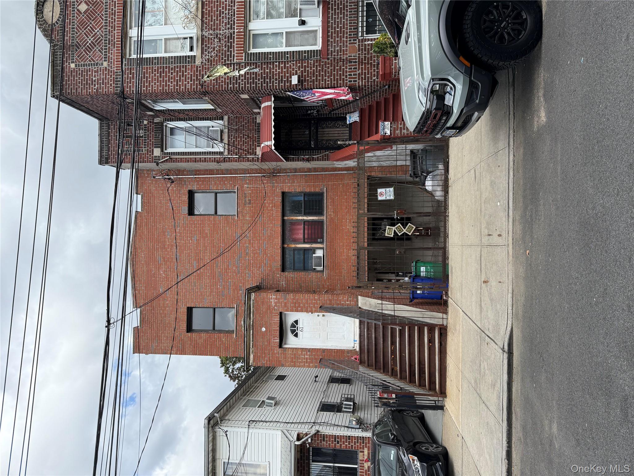 FULLY RENOVATED .CLOSE TO PUBLIC TRANSPORTATION AND SHOPPING.