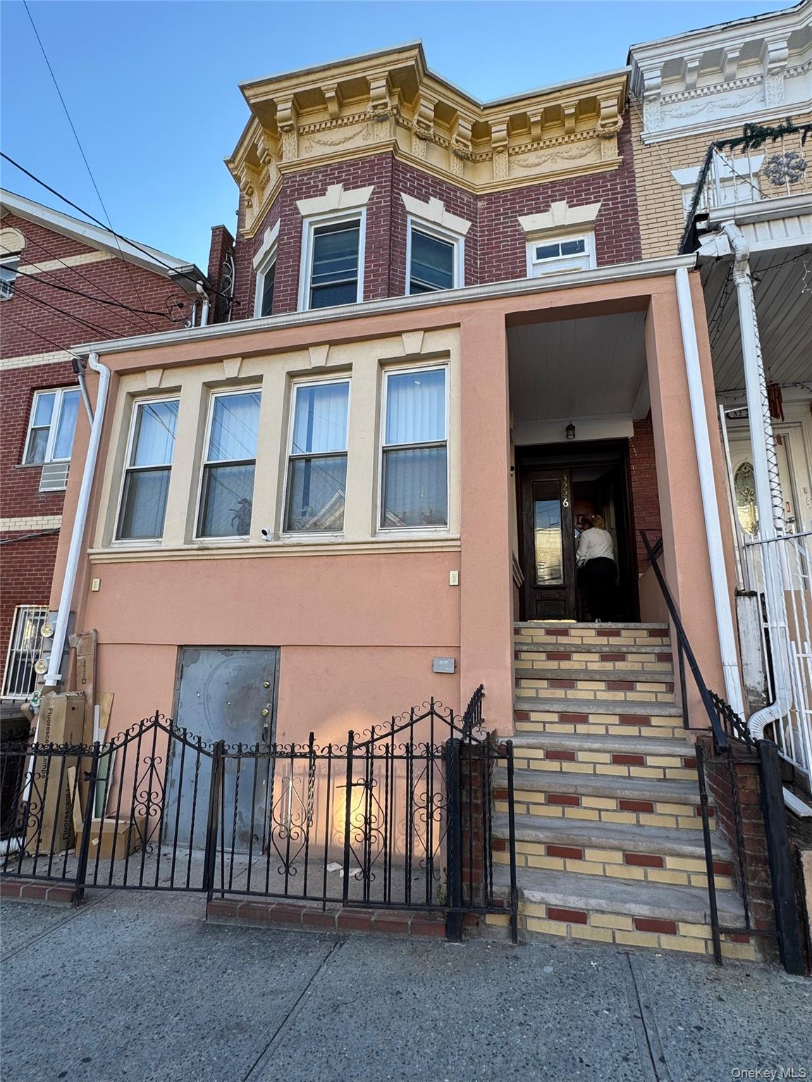Charming Colonial Style Home in Flushing â€” Available for Lease. Welcome to this delightful 3-bedroom, 1-bath Colonial in the heart of Flushing, offering around 1, 200 sq ft of living space. Built in 1915, this residence blends classic architecture and character with modern amenities, making it perfect for those who appreciate both charm and comfort. Key Features: Brick Colonial design with beamed ceilings and an attic fan adding character and ventilation. Donâ€™t miss the chance to make this historic and cozy Flushing home yours â€” contact us!