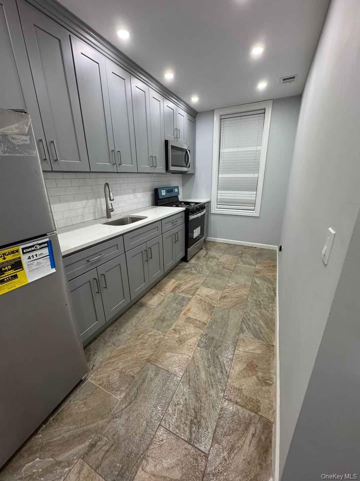 Huge 3BR apartment in Bed-Stuy with option for 4th BR or office. Features new kitchen with stainless steel appliances (refrigerator, stove, microwave), recessed lighting, hardwood floors, large bathroom with tub, ample closet space, central heat/AC, and exposed brick.