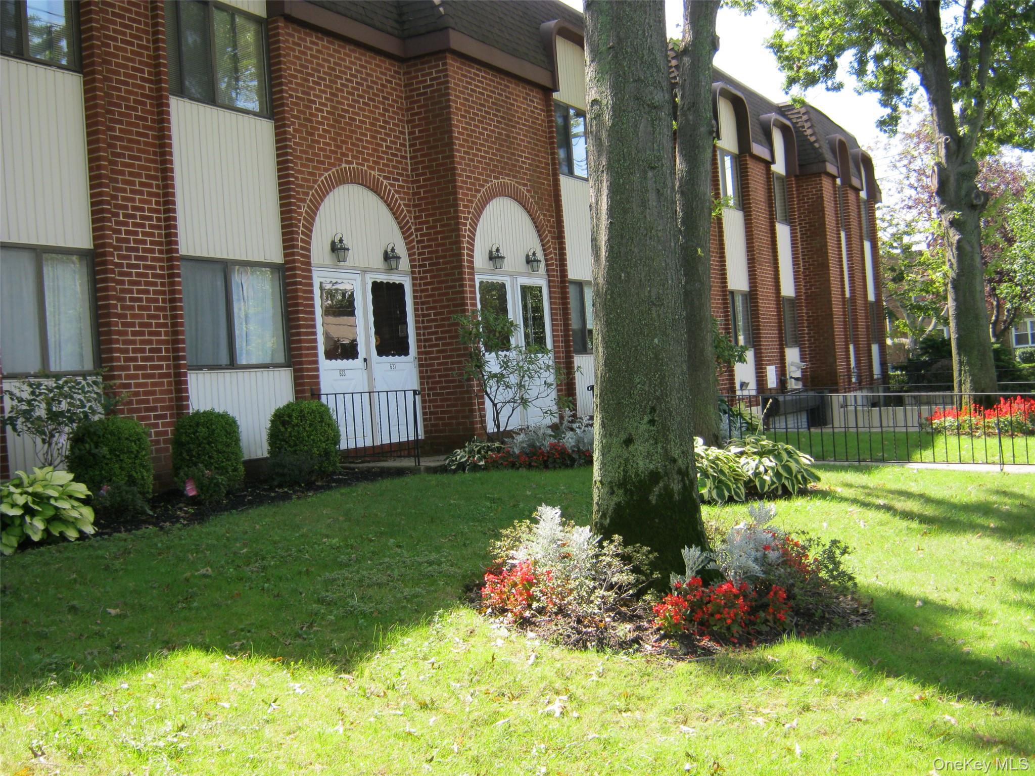 1st Floor Unit, Facing The Rear Of The Building! Very Private. Renovated! White Wood Cabinets, Granite Countertops, , Washer/Dryer, 2 full Bathrooms, Hardwood Floors. Underground Parking $95/Month, Private finished Basement In Your Apartment At No Additional Fee. Super Live-In-Super, Close To Town, Lirr, Park, Shops, Etc, Central Air & Heat.