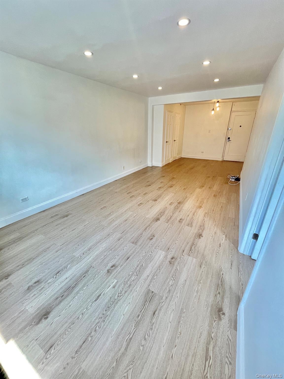 Brand new specious & large 2 bedroom apartment located in quiet beautiful neighborhood of Kew Gardens. 5-min walk to parks, 6-min walk to Subway train, 8-min walk to LIRR. Plenty of street parking 24/7. supermarkets & restaurants within walking distance. All utilities(heating, hotwater, cooking gas, water) included besides electricity.
