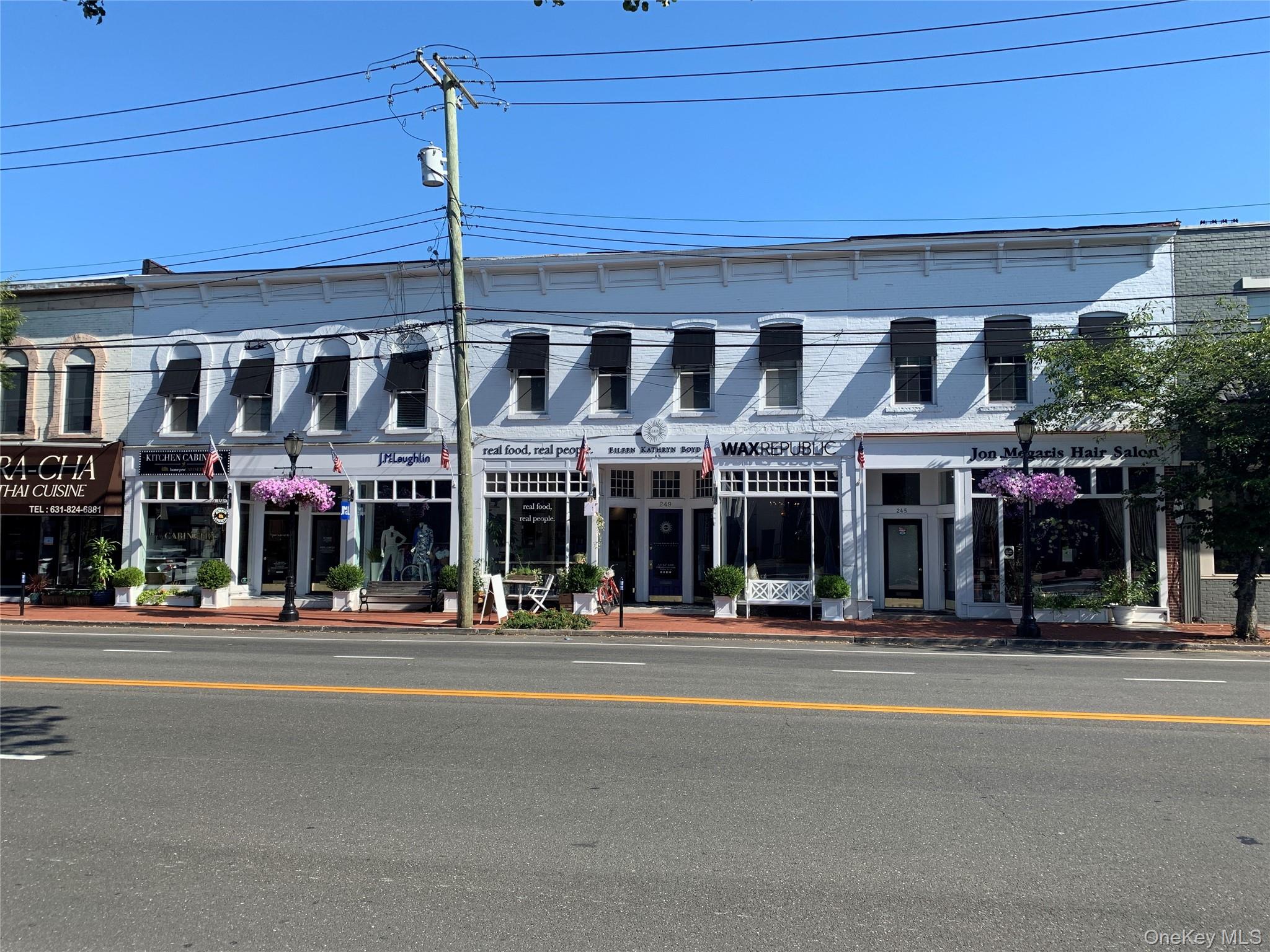 Opportunity to live in Heart of vibrant downtown Huntington Village. Spacious second floor apartment in Commercial Building. Flexible living space. Washer/Dryer in hallway(shared with one other tenant only), Additional information: Appearance:Excel ++, Lease Term:12 Months, Renewal Option, Interior Features:Separate Thermostat