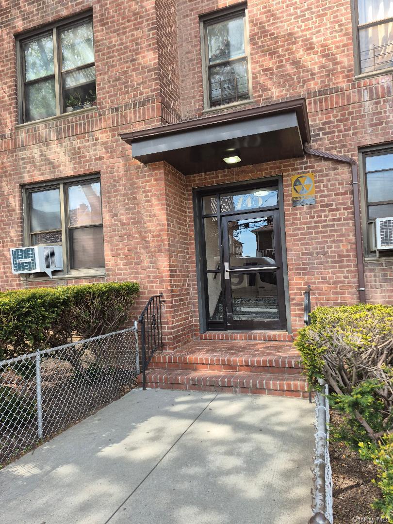 Welcome to 745 E 231st Street #3F, a spacious and inviting 2-bedroom co-op in the heart of the Bronx! This charming unit features a formal dining room, an eat-in kitchen, and a comfortable living space, perfect for modern city living. Located in a well-maintained brick building, this home offers easy access to public transportation, shopping, and dining. Enjoy the convenience of nearby train stations and major roadways, making commuting a breeze. With a dedicated garage space and a full basement, this co-op provides both practicality and comfort. Donâ€™t miss this fantastic opportunityâ€”schedule your viewing today.