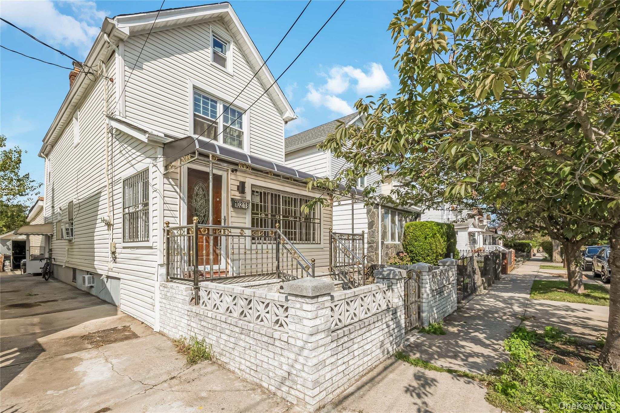 Excellent 2 Family! Finished Basement, Private Driveway & Garage. Close to LIRR, Buses, Schools, House of Worships, etc. Excellent Investment Property!