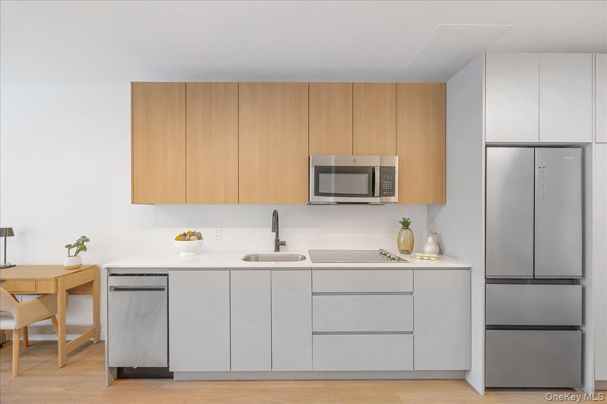Introducing 8Chester - A curated collection of studio apartments designed with you in mind. Elevated living in the heart of White Plains, with everything you need just steps outside your door. At Eight Chester, our thoughtfully designed spaces have everything you need and nothing you donâ€™t. All units feature tasteful finished including wood like floors, large windows, climate control, paneled appliances and common area (rooftop lounge & community room).