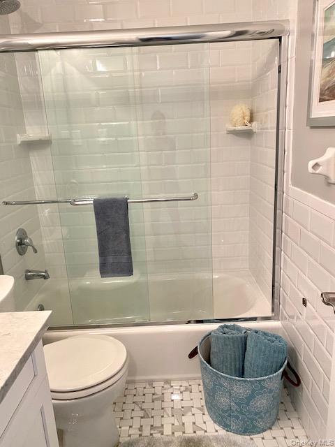 Shaker-style kit/bath cabinets. Quartz countertop/backsplash/plank tile floor. Frameless shower doors. subway tile bath/quartz vanity/basketweave floor tile. Hi-hats. Ceil fans. Whirlpool gold ser SS Appl. WD. Gray paint/carpet. Club/Gym/Pool. Close to Stonybrook U/Rte25/Nicolls Rd/347.Smithaven Mall. Prices/policies may change w/o notice.