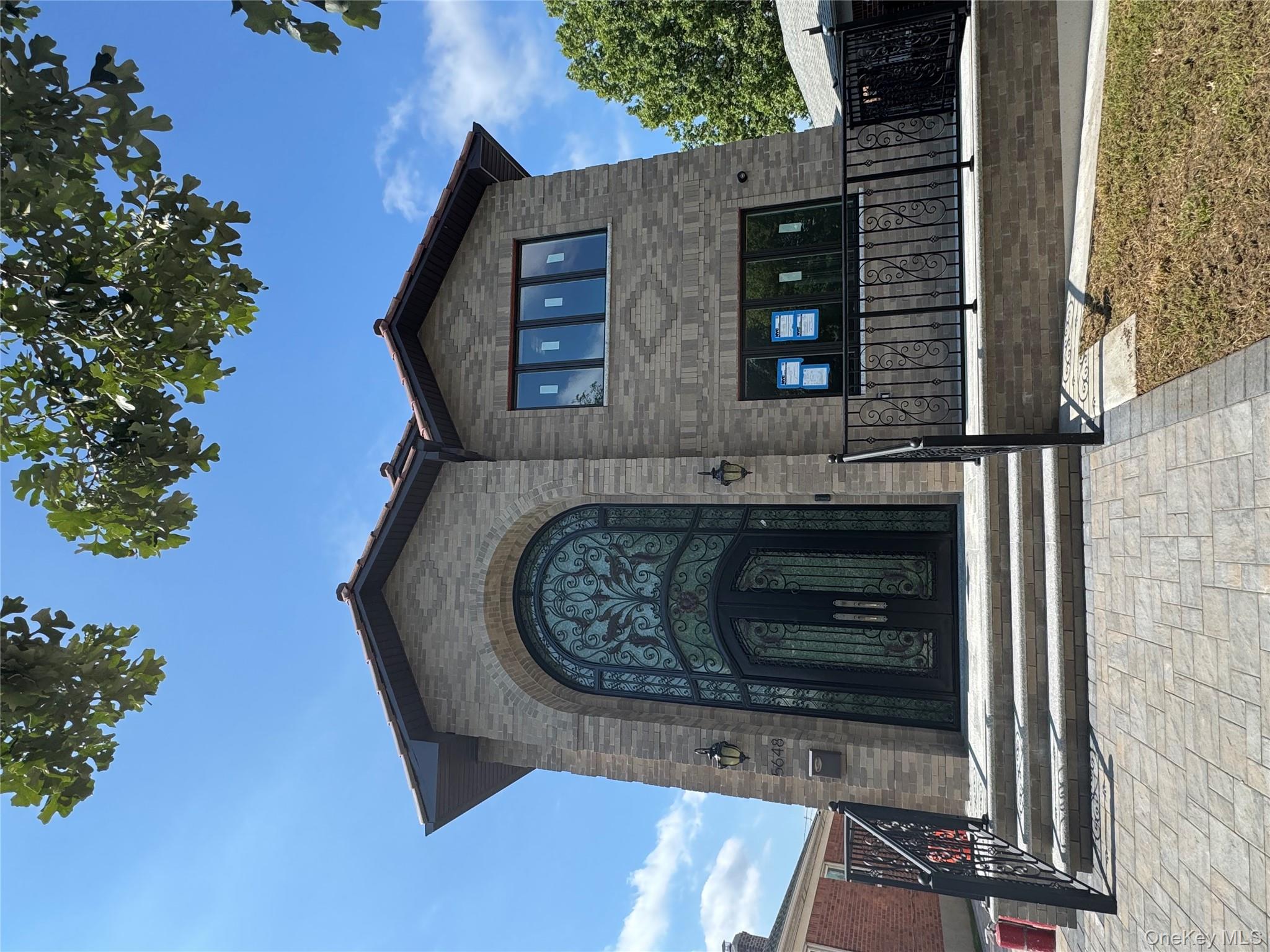 Welcome to this Brand New Built Luxury one family located in Bayside School District 26. Features 4 bedrooms, 4 Full Baths, 1 Half Bath, Open Kitchen, Pella windows, heated floors, private driveway, full finished basement with separate entrance. Close to schools, shops, parks, buses and highways. Don&rsquo;t miss this opportunity !