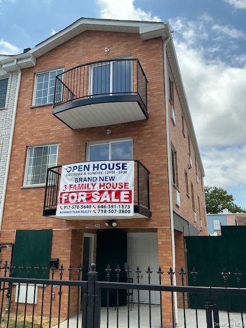 1st Floor: 2 Bedroom, Living room, Eat-in-Kitchen, 2 bathroom, backyard, 3-car driveway (OPEN SPACE. 2nd Floor: 3 Bedroom, Living Room, Eat-in-Kitchen, 2 bathroom, 2 balcony. 3rd Floor: 3 Bedroom, Living room, Eat-in-Kitchen, 2 bathroom, 2 Balcony, Private driveway. Finished basements, fenced backyard, Subway, long Island Railroad, MTAS Buses nearby and 10 mins away fro JFK Airport.