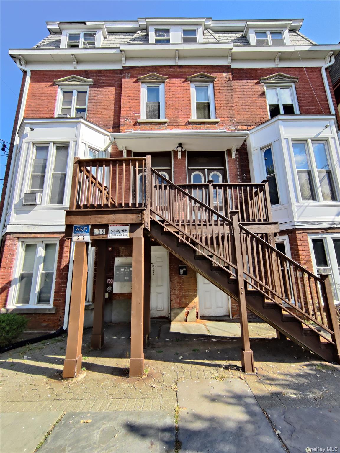 HEAT AND HOT WATER INCLUDED IN THIS READY FOR OCCUPANCY DOWNTOWN PO&rsquo;TOWN WALK-UP 1 BEDROOM 1 BATH UNIT LOADED WITH NATURAL LIGHT THROUGHOUT. RECENTLY REFRESHED WITH LIGHT COLOR PAINTED WALLS ACCENTED BY THE DARK STAINED WOOD FLOOR. ALSO, THIS UNIT OFFERS A GENEROUS LIVING/DINING ROOM AREA. COZY GALLEY STYLE KITCHEN IS NICELY EQUIPPED WITH ADEQUATE CUPBOARDS. ENJOY GREAT DISTANT MOUNTAIN VIEWS YEAR-ROUND FROM THE KITCHEN AND THE BEDROOM. COME ON BY AND TAKE A LOOK! FULL APPLICATION WITH ID, VERIFIABLE SOURCE OF INCOME DOCUMENTS, REFERENCES, AND CREDIT/BACKGROUND ($20 FEE, NON-REFUNDABLE) ARE REQUIRED TO APPLY. NO PETS AND NO SMOKING ALLOWED. CONVENIENTLY LOCATED WITHIN EASY ACCESS TO MTA METRO NORTH STATION, RESTAURANTS, SHOPPING, HOSPITALS, COLLEGES, ENTERTAINMENT, THE POUGHKEEPSIE WATERFRONT AND MORE. SOME PHOTOS ARE VIRTUALLY STAGED. THANK YOU FOR MAKING THE CALL TODAY.