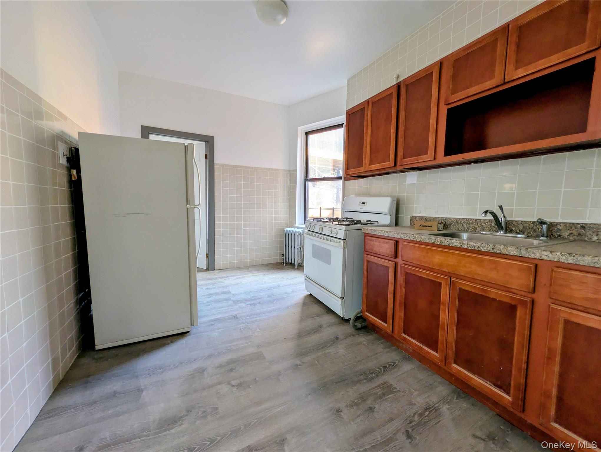 その他 STREET 05 2009 No.213 1718 Purdy Street # 3D, Bronx, NY 10462 | MLS #913796