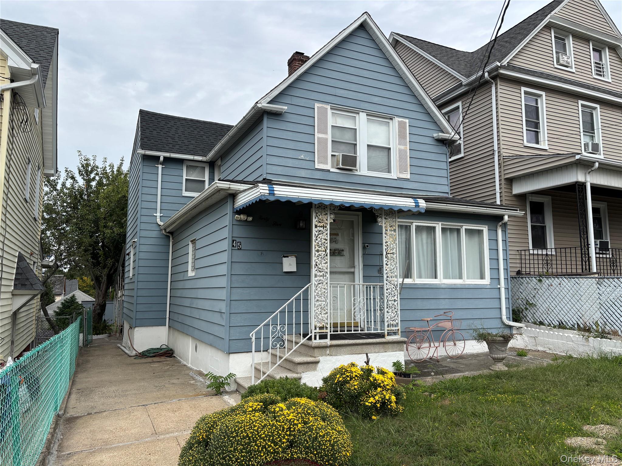 3 bedroom Colonial in the heart of New Rochelle! Convenient to shops, restaurants, highways and Metro North. House being sold in As Is Condition.