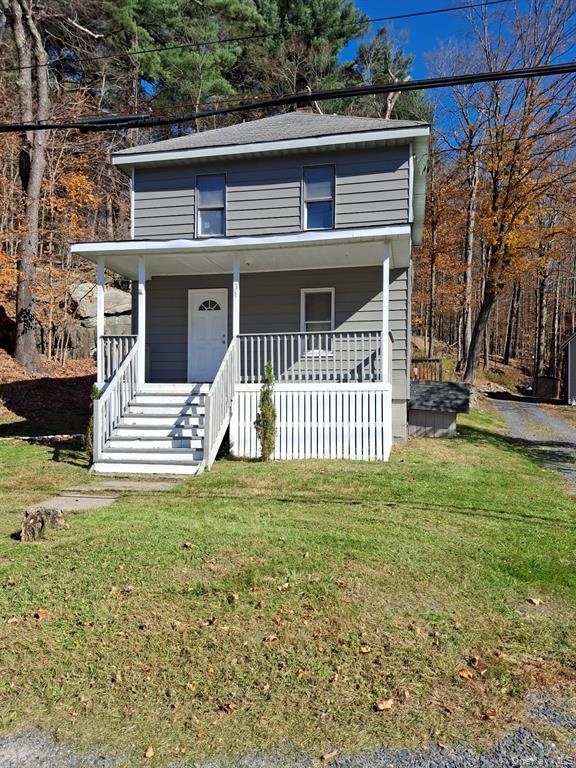 Sweet 2 story private home in Monticello. Newer bathrooms and kitchen. Gleaming hardwood floor throughout and lots of windows. A bonus room with many possibilities. Great location, minutes to Route 17. Perfectly located to enjoy attractions such as the hiking trails, skiing, gorgeous lakes, and Bethel Woods. Come enjoy the wonders the Sullivan Catskills has to offer!