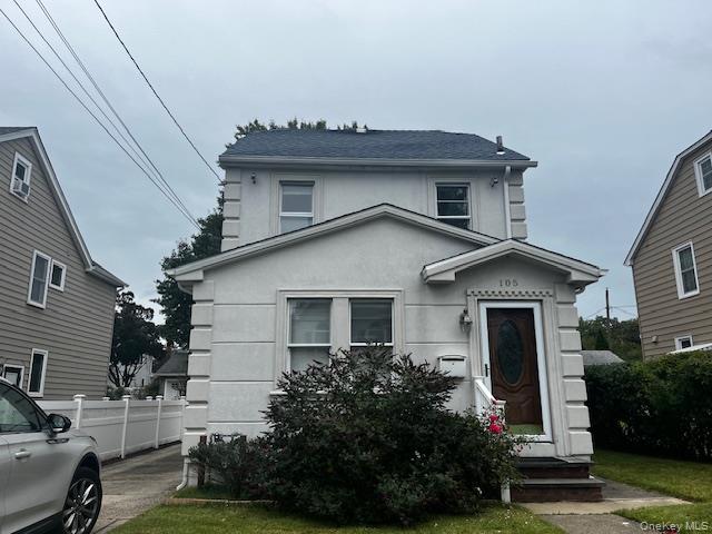 A GOLDEN rental Opportunity in Williston Park-Mineola SD. This 2 bedroom upper unit is on the top floor of a legal 2 family home in one of the most idyllic villages in Nassau County. Close to the East Williston LURR, the Willy Park Pool, and Hillside Ave ., where you can enjoy great restaurants, shopping and easy errand runs. The home has beautiful curb appeal- and has been lovingly maintained. The walk up attic offers so many possibilities-come see for yourself! Landlord will consider 1 pet under 40 lbs. for an additional fee, A JUST RIGHT rental!?Click link to apply for this apt.  https://apply.link/McIuvBI