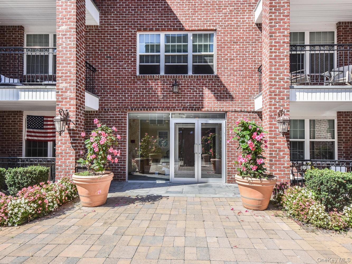 This Beautiful Unit Features An Open Floor Plan With A Granite Kitchen, Stainless Steel Appliances, Central Air, And A Balcony. 1 Car Parking Spot Under Ground, Laundry Room, And A Fitness Center. Conveniently Located Close To Town and Transportation As Well As Shopping, Dining, Beaches, And Golf. Pictures Are Not Actual Unit.,