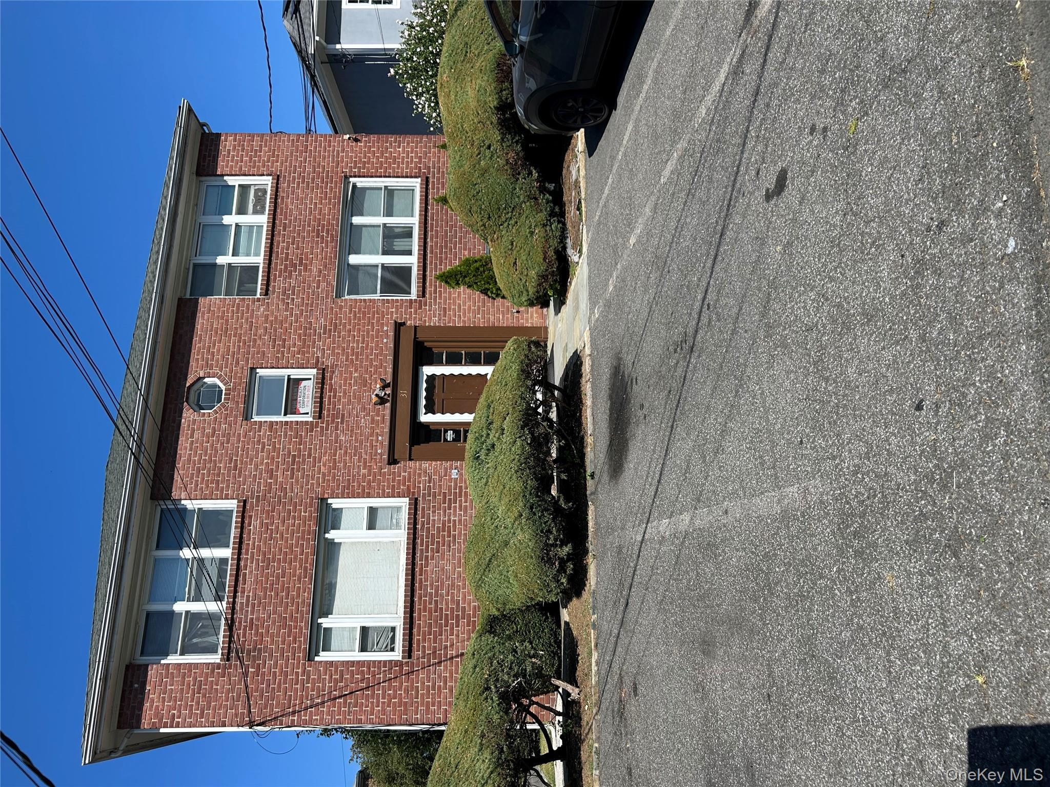 1bedroom apt. Elmsford. New kitchen and bathroom. Newley polished Hardwood floors and tiled kitchen and dining. Washer and Dryer in the basement. 1 assigned parking included. tenant pays electric and cooking Gas.