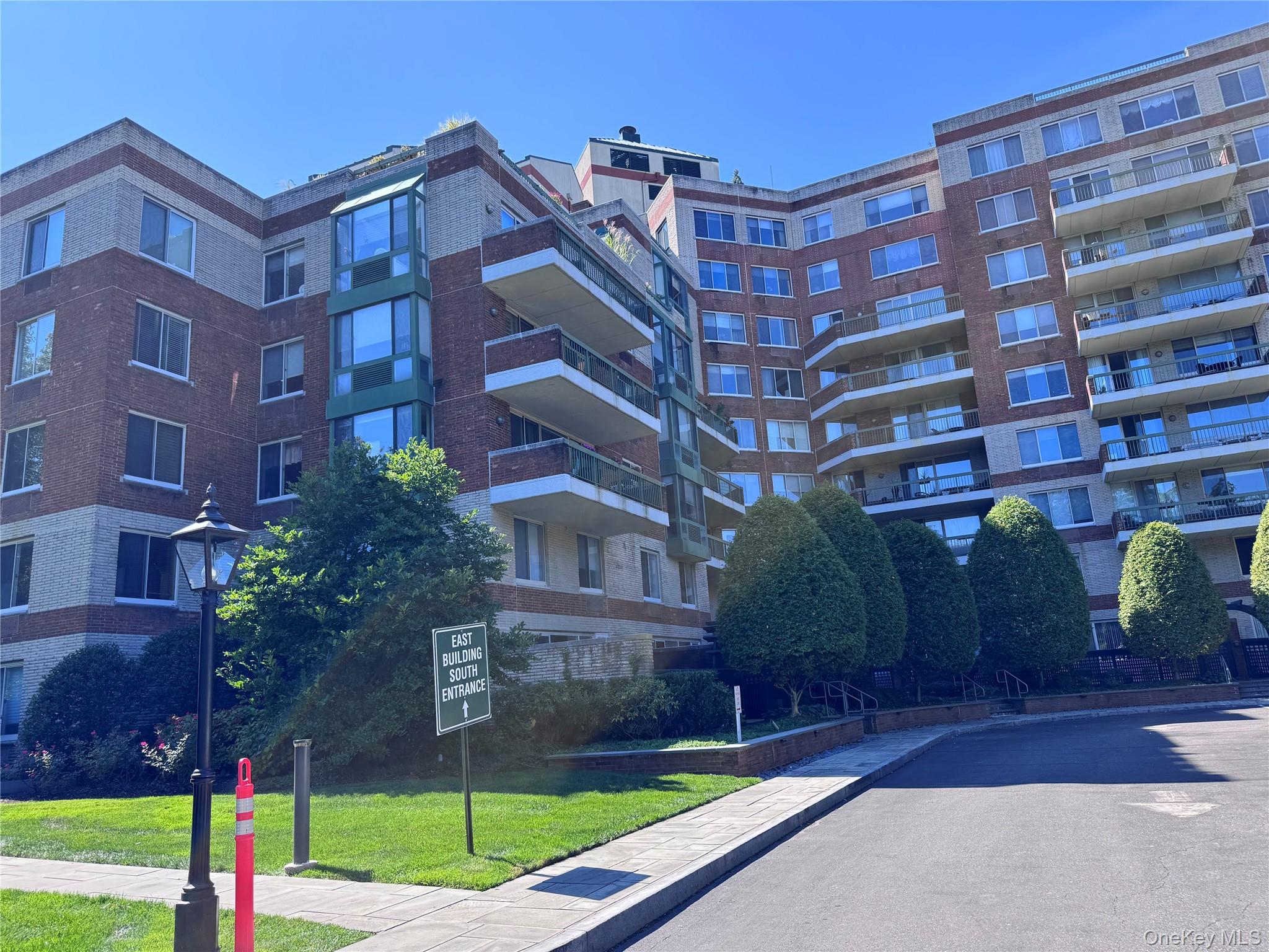 WELCOME TO WYNDHAM EAST LOCATED AT 100 HILTON AVE UNIT M27 IN GARDEN CITY . THIS UNIQUE DUPLEX CONDO HAS 2 ENTRANCES. ENTER FROM YOUR OWN PRIVATE PATIO, OR TAKE THE ELEVATOR TO THE 2ND FLOOR. WYNDHAM EAST OFFERS 5 STAR RESORT LIVING WITH 24 HOUR CONCIERGE, AND DOORMAN. FREE VALET PARKING FOR GUESTS .AND YOUR OWN ASSIGNED PARKING. WYNDAHAM EAST HAS AN AMAZING CLUBHOUSE, INDOOR HEATED POOL, LIBRARY , BUSINESS CENTER, CARD ROOM WITH FIREPLACE , GYM WITH TOP OF THE LINE EQUIPMENT, LOCKER ROOMS,  SHOWERS, SAUNA. PARTY ROOM. OUTDOOR BBQ AREA , BICYCLE ROOM. AND ASSIGNED STORAGE. BEAUTIFUL WALKING PATHS AND MANICURED GARDENS MAKES YOU FEEL LIKE YOU ARE ON VACATION ALL YEAR ROUND. ALL 5 STAR AMENITIES. THIS AMAZING CONDO UNIT HAS BEEN TOTALLY UPDATED WITH HIGH END FINISHES. BEAUTIFUL BRAND NEW KITCHEN WITH QUARTZ COUNTER TOPS. ALL NEW STAINLESS STEEL APPLIANCES. BRAND NEW BUILT IN ENTERTAINMENT CENTER . 2 LARGE BEDROOMS WITH NEW FLOORING. 2.5 CUSTOM BATHS WITH WIRLPOOL TUB AND LOTS OF CLOSET SPACE. THE LAUNDRY ROOM HAS A BOSCH WASHER AND DRYER WITH A SEPERATE WASH SINK.BRAND NEW CUSTOM LED LIGHTING , MAKES THIS BEAUTIFUL DUPLEX CONDO THE PERFECT PLACE TO CALL HOME. WITH A SHORT DISTANCE TO ROOSEVELT FIELD MALL, TRENDY BARS AND RESTAURANTS , AND THE LONG ISLAND RAILROAD MAKES THIS A TRULY RARE FIND. A WONDERFUL PET FRIENDLY BUILDING WITH SOME BREED RESTRICTIONS.