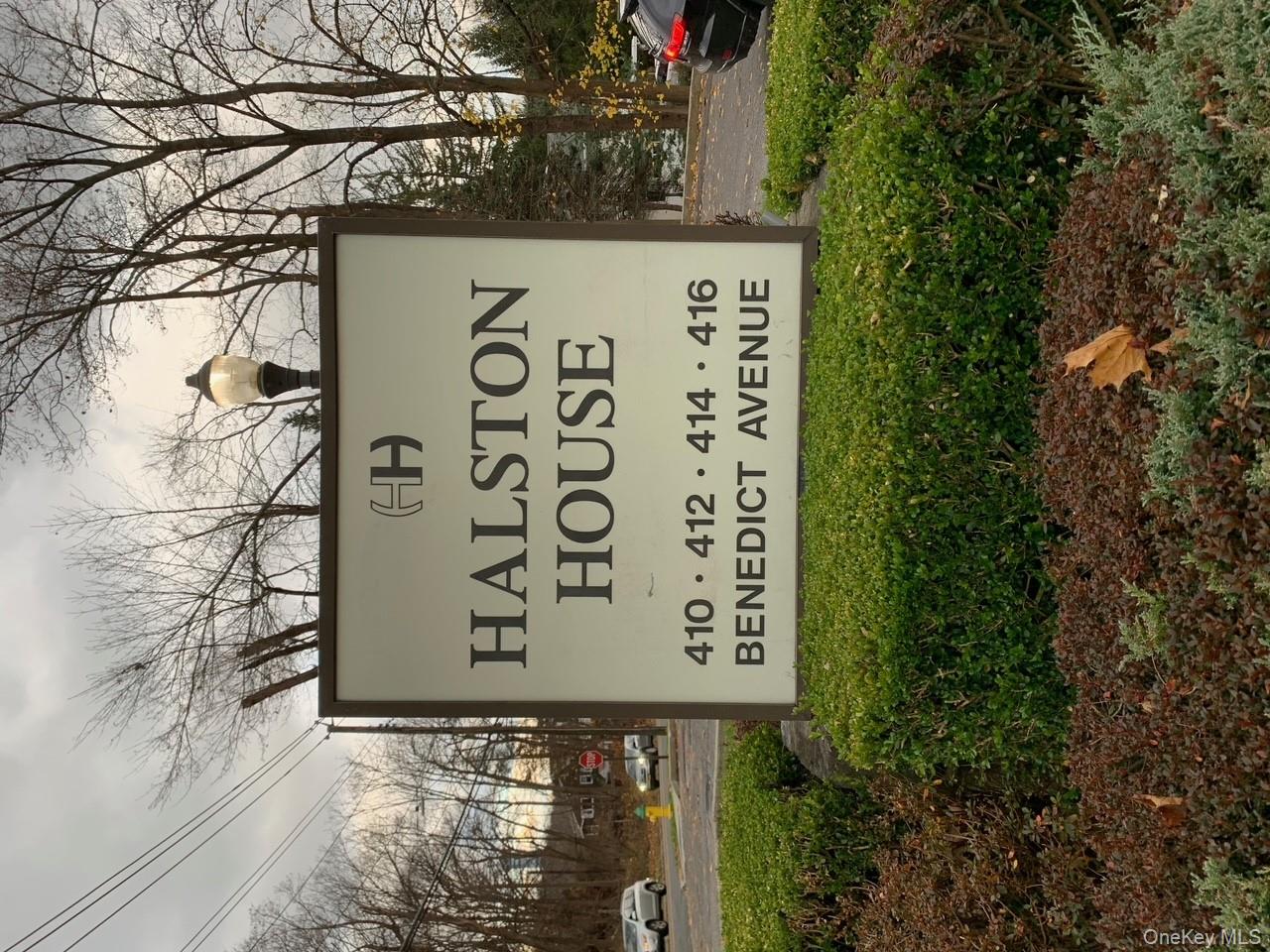 Welcome to this beautifully maintained one-bedroom, one-bathroom condo at Halston House! This unit features a spacious and open living room, perfect for relaxing or entertaining. The unit offers comfortable living with plenty of natural light with functional flow throughout the space. Located in the well kept Halston House complex, residents enjoy access to amenities including a swimming pool, tennis courts, BBQ area and playground. Conveniently situated close to local shops, restaurants, and major highways, this condo offers the perfect blend of comfort, convenience, and community. Whether you&rsquo;re a first time buyer, down-sizer, or investor, this condo is a must-see!