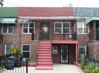 Excellent rental, main floor 3 BR, 1 Bath, LR, DA, EIK, Full bath . Available for Occupancy Oct 1, 2025.
