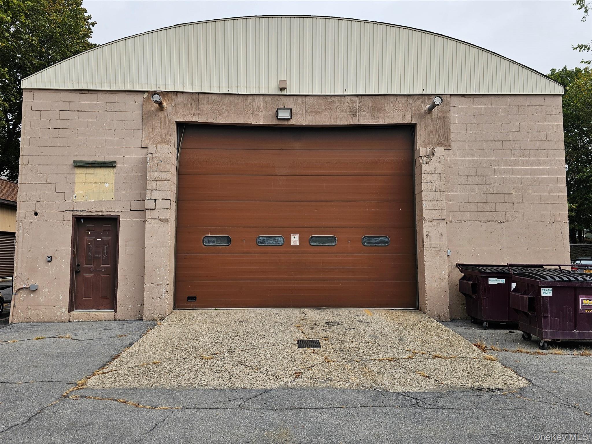Looking to keep your car collection nice and warm or relocate your business in a prime location close to everything with a few successful businesses in Middletown! This is your spot! This garage/warehouse offers a large wide-open an enclosed office as well as a separate bathroom! Super high ceilings and large 16+foot door! Phase 3 with a 480 transformer! Plenty of parking as well!