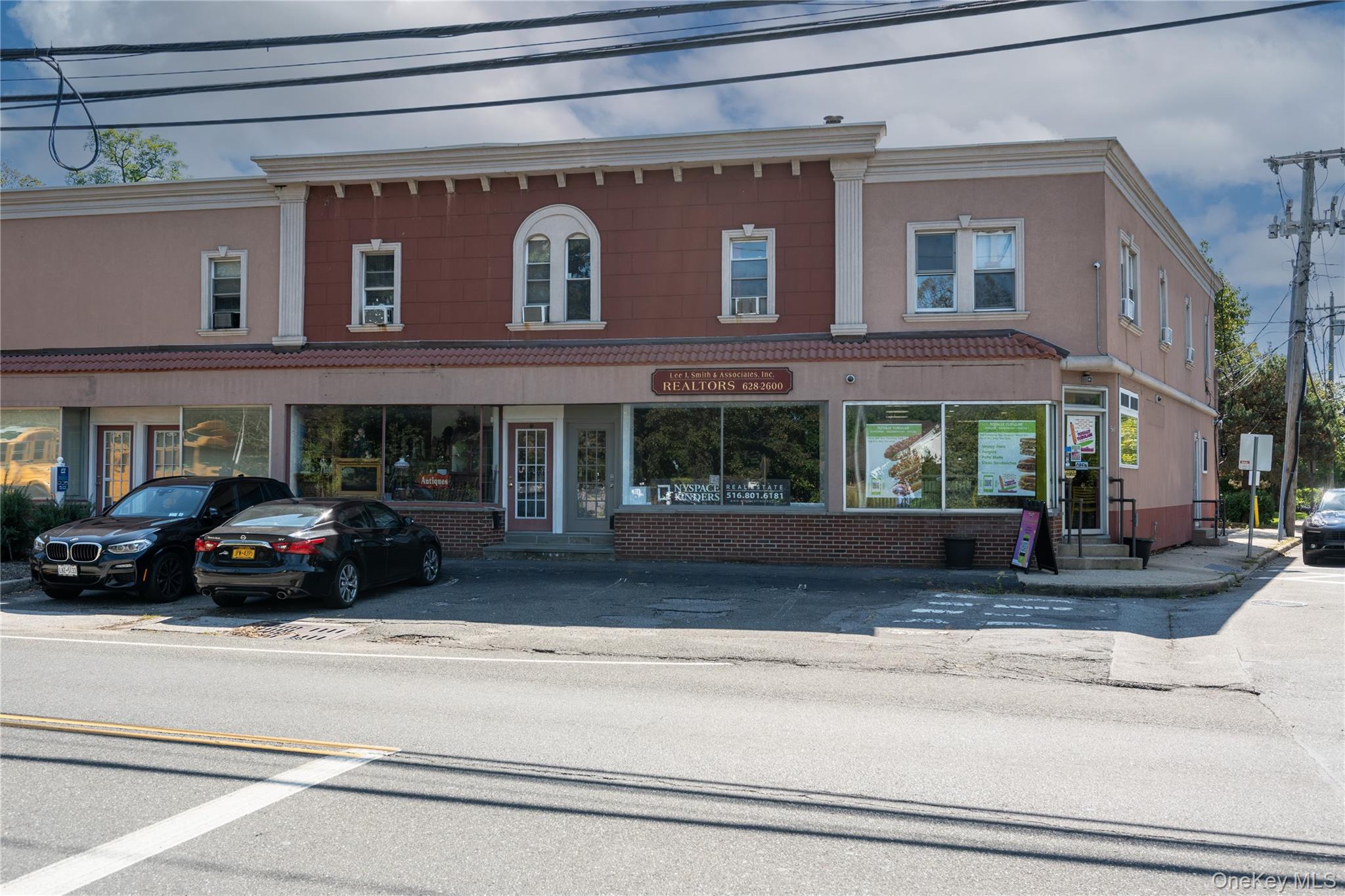 Fantastic opportunity to get your brand into the affluent Bayville, NY market. Share a co-working space with a blooming franchise and capitalize on each others traffic.