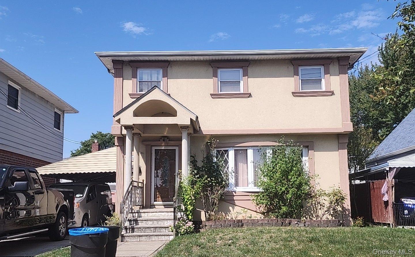 Colonial with 10 rooms 3 beds and 1.5 bath. Close to shopping, transportation and major roadways