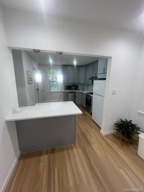 Light, Bright, Airy and new is this cozy 1 bedroom apartment with new kitchen & bath and off street parking. Close to all...beach, town, restaurants, LIRR, and parkways. All applicants must apply through NTN (National Tenant Network) $20 pp for applicants over 18, non-refundable fee.