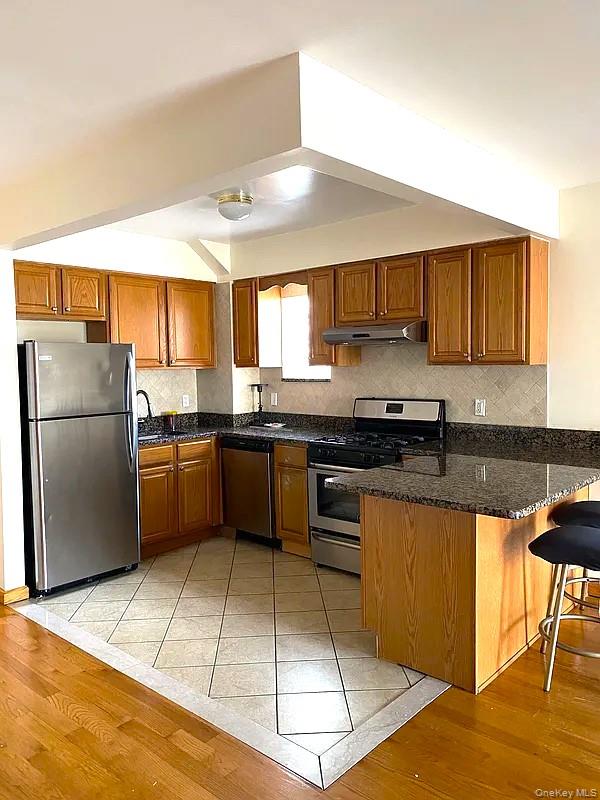 Prime Location in Astoria ! Around the corner of Ditmars Blvd ! Large sun-drenched apartment with 2 balconies. Literally close to all amenities and all shopping. Supermarkets, laundromats, restaurants, cafes, bakeries, bagel shops, grocery stores, fruit markets, Starbucks, banks, pharmacies, post office, TJMaxx and other Department stores, and much more.. N/W trains to Manhattan at Ditmars Blvd station. Newly build house. The apartment is on the 2nd floor (top floor), approx. 1, 150 sq ft. Consists of 5 rooms / 3 bedrooms, Living room, Dining area right across the kitchen, Large kitchen w/granite counter tops / Dishwasher (stainless steel appliances), Full bathroom with a bathtub ( New sliding doors will be installed on the bathtub ), 2 Balconies front and back, and ample closet space, Every bedroom has a big closet plus a linen closet. Hardwood floors through out. Tenants are paying for the electricity and heat (private thermostat). Water is included. No smoking. No pets.