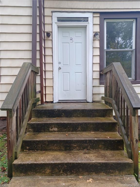 Sunny One bedroom apartment with a small extra room great for an office . Freshly painted. Convenient to shopping, parks, Major roadways and public transportation. Rent Spree Application Link.  https://apply.link/f4LzcAQ