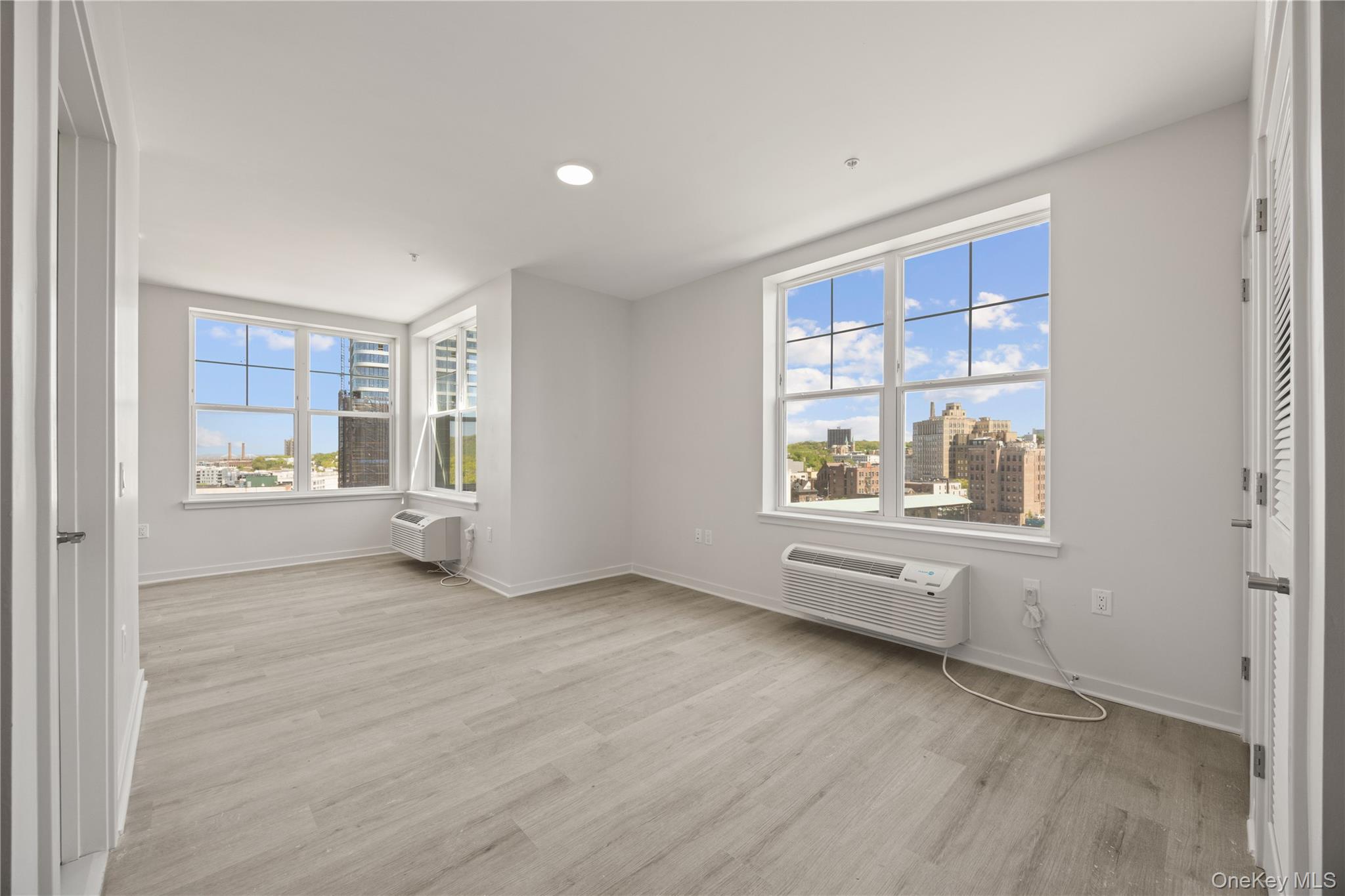 Designed for contemporary lifestyles, Regency on Hudson offers a warm and inviting live, work, play community in Yonkers. Enjoy open floor plan apartments with modern kitchens featuring stainless steel appliances. Located close to the Metro-North, local shops, and entertainment options, everything you need is right at your doorstep. Optional parking is available, and pets are welcome. Discover the perfect blend of comfort and convenience at Regency on Hudson. Tremendous value, no amenity fees â€“ call for specials.