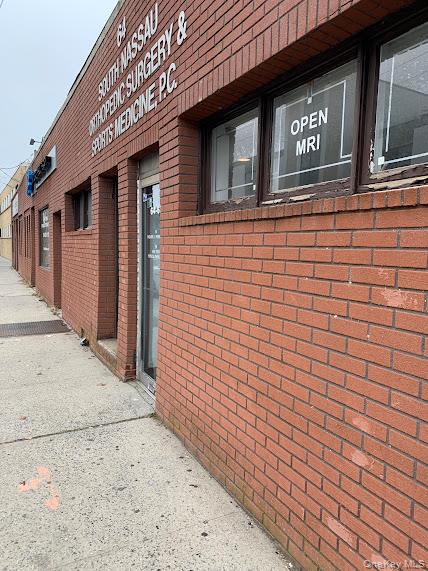 Professional Space On Main Street With Easy Access To Pkwy And Transportation In Mint Condition, Building Size:5850Can divide as this property consists of 3 units which were combined for a medical office. Will consider all professional uses, zoned for office, educational. Not zoned for food or entertainment uses.