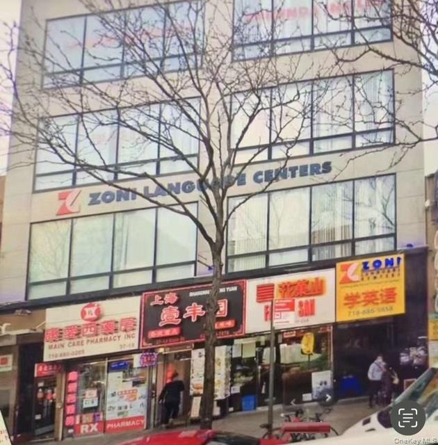 Central Flushing and High-Traffic location, close to restaurants, bank, supermarket, hotel, etc. Elevator access, Commercial for rent. 3rd FL 2200 sq ft,