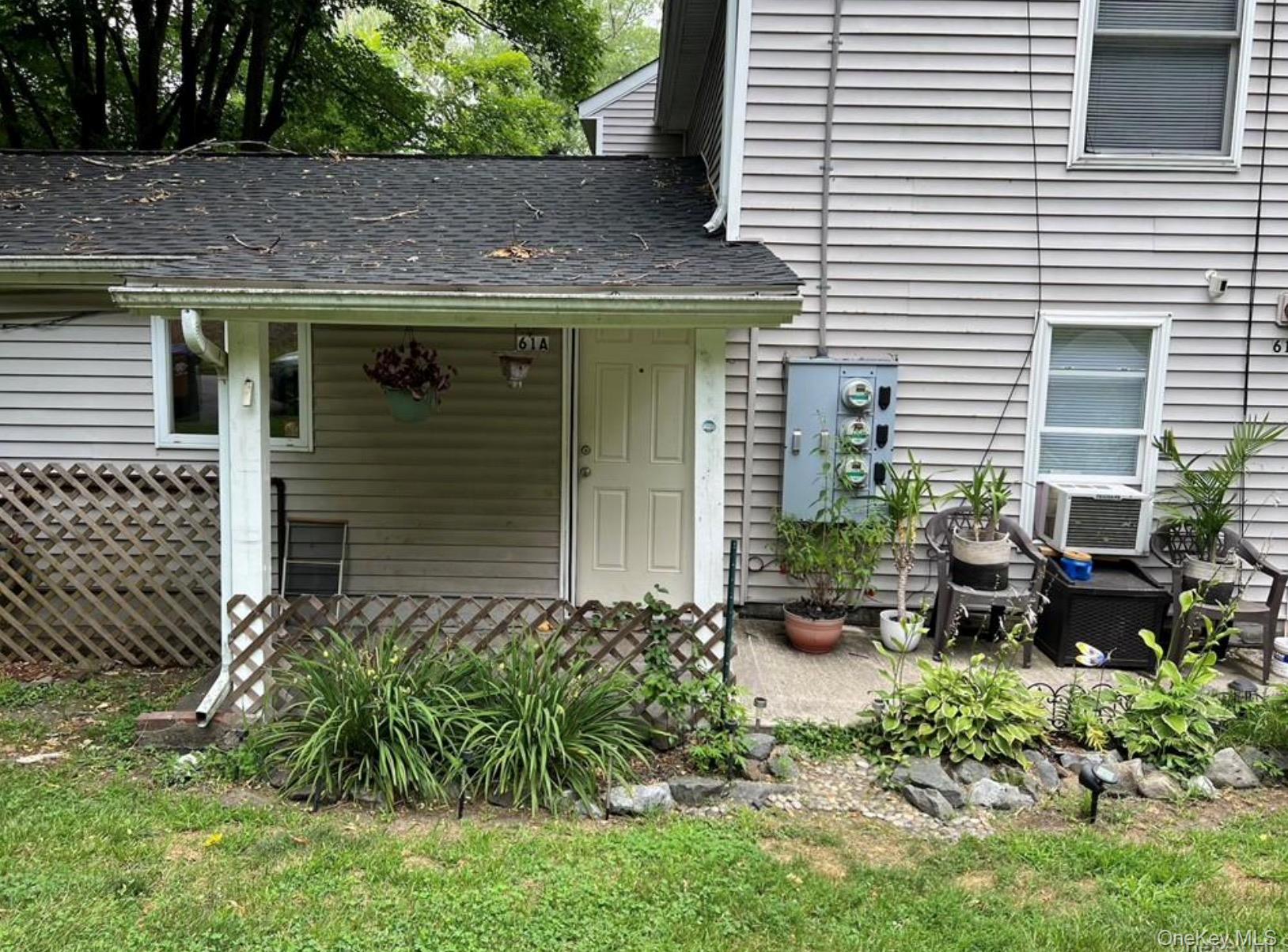 Quaint 2 bedroom rental in a quiet setting on a dead-end road at the edge of the Village of Chester.  1st floor apartment offers easy access to commuting routes, shops & restaurants. Requires RentSpree application per adult, credit report and proof of income. (Tenant pays gas, electric, cable)