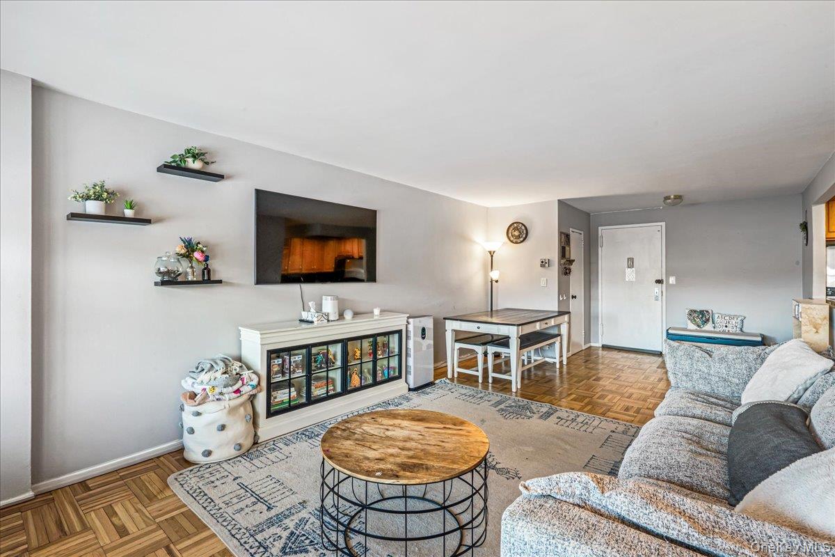 17-85-215th-st-1p-new-york-ny-11360/hzid_fec4c149