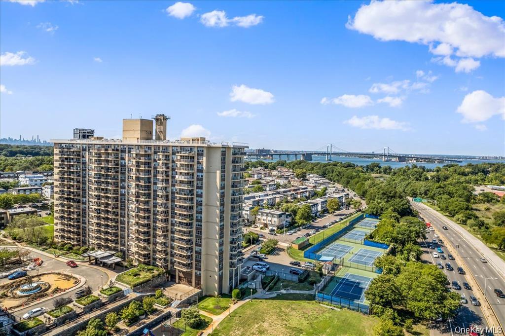 17-85-215th-st-12s-new-york-ny-11360/hzid_912841fa