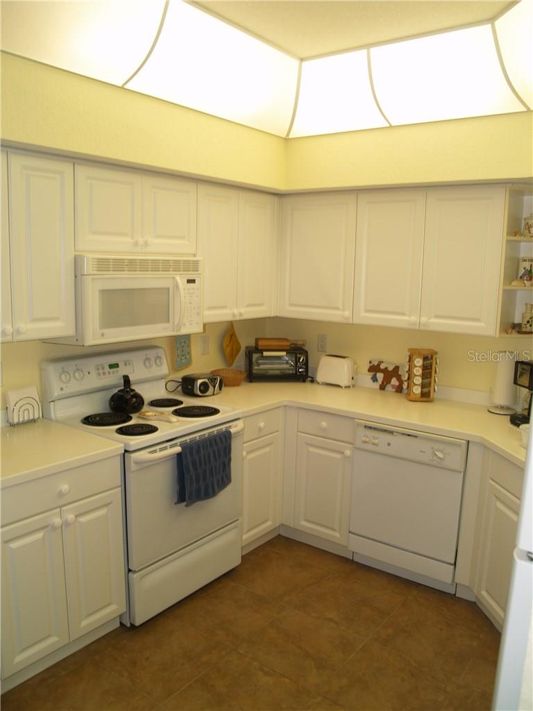 6333  BAY CEDAR LN  #101, BRADENTON, FL, 34203