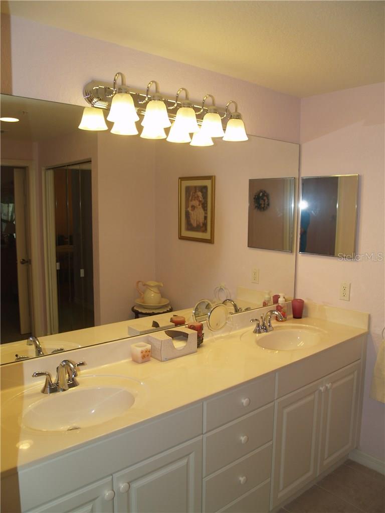 6333  BAY CEDAR LN  #101, BRADENTON, FL, 34203