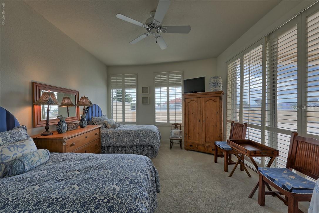 10 PAPAYA ST #305, CLEARWATER BEACH, FL, 33767