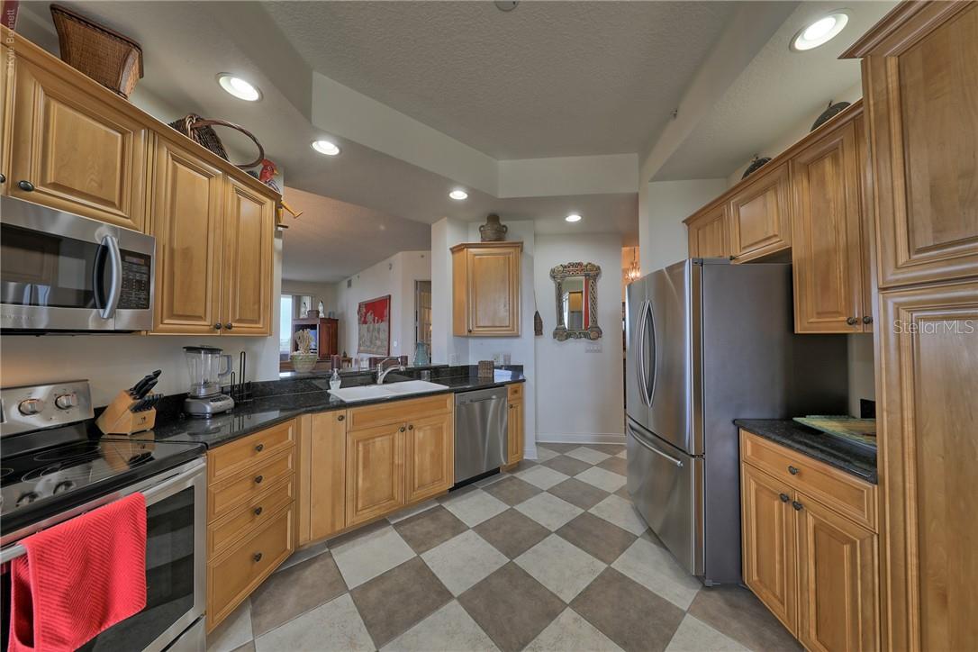 10 PAPAYA ST #305, CLEARWATER BEACH, FL, 33767