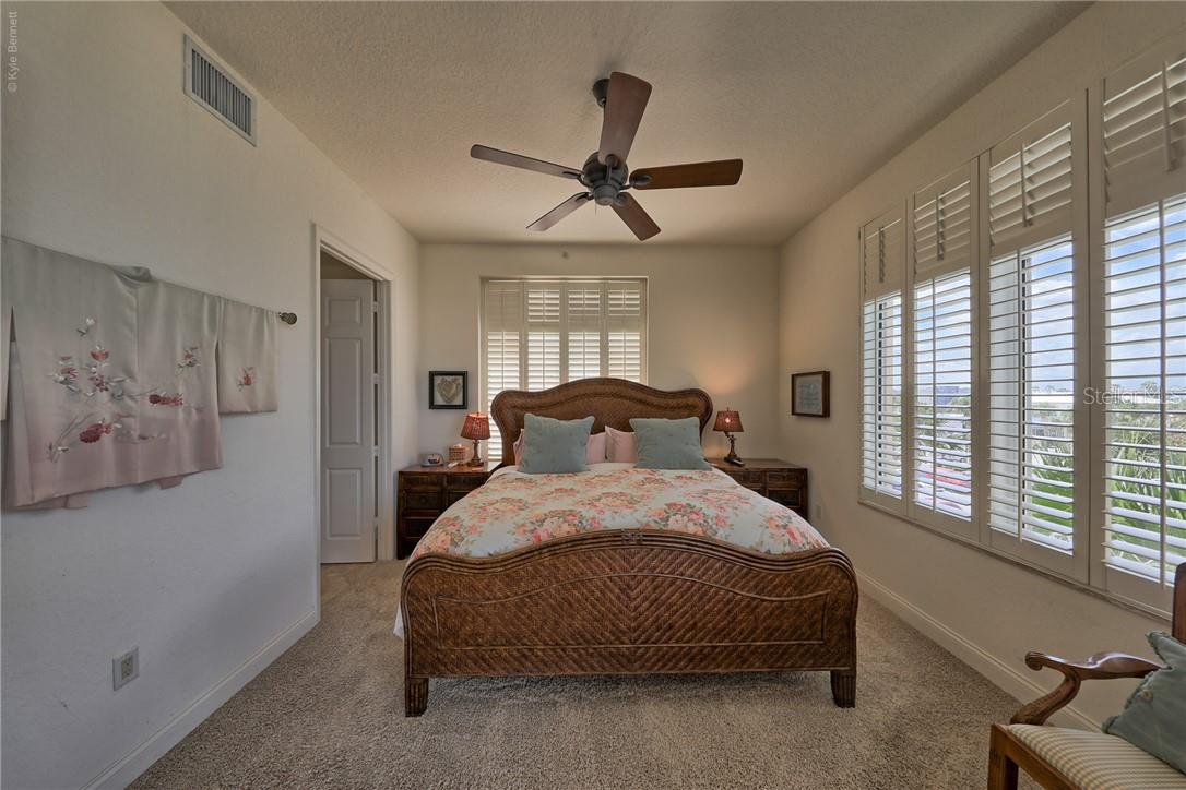 10 PAPAYA ST #305, CLEARWATER BEACH, FL, 33767