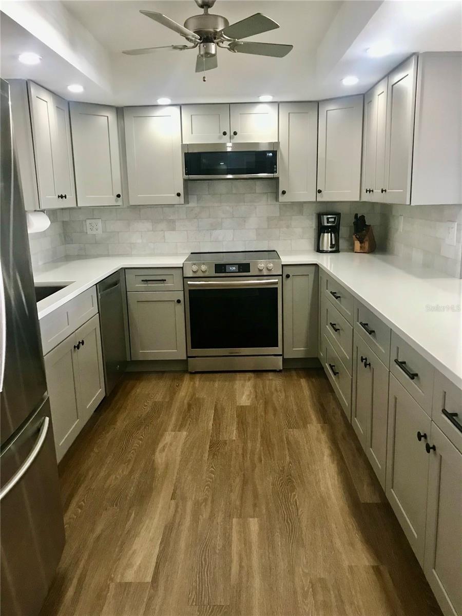 800 BENJAMIN FRANKLIN DR #704, SARASOTA, FL, 34236