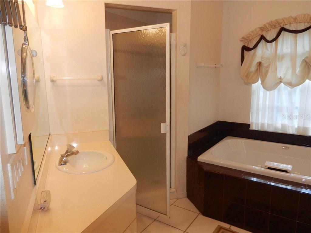 589 ROTONDA CIR, ROTONDA WEST, FL, 33947
