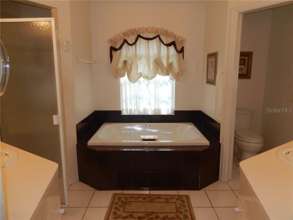 589 ROTONDA CIR, ROTONDA WEST, FL, 33947