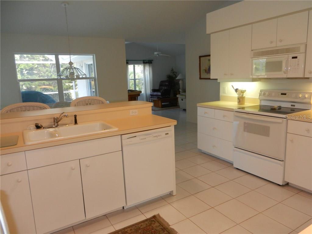 589 ROTONDA CIR, ROTONDA WEST, FL, 33947